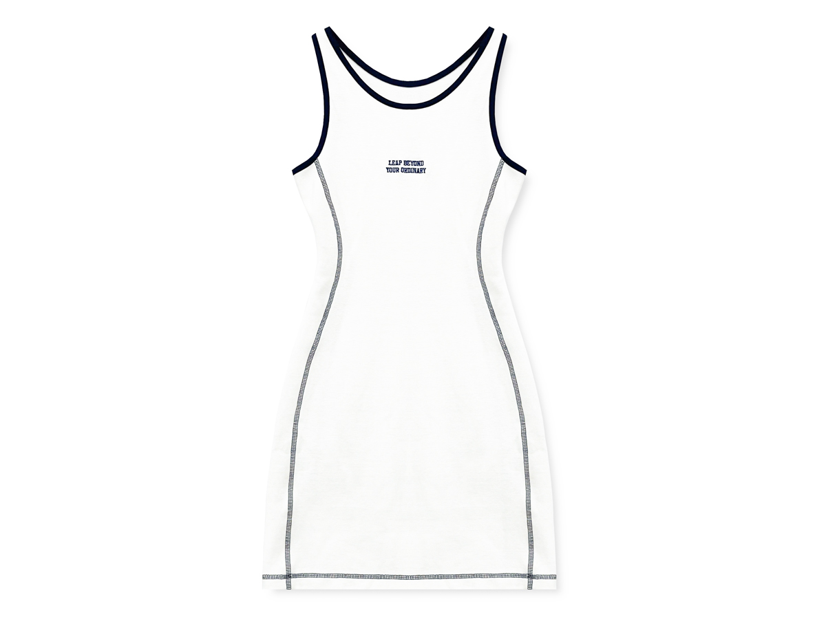 The dress features a body-hugging silhouette, accentuating the curves while maintaining comfort with its stretchy design.