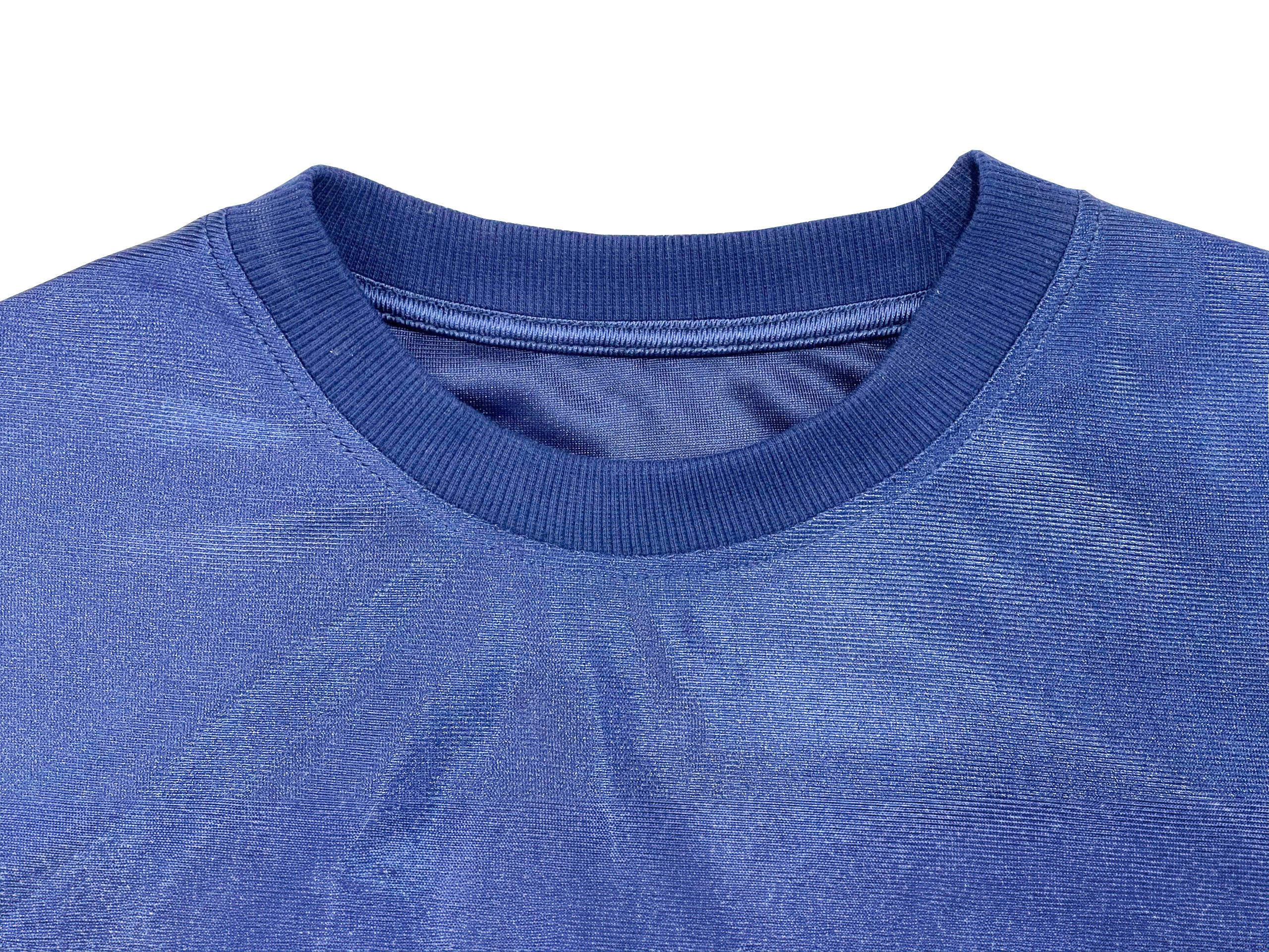 Features a ribbed crewneck with just the right stretch for a snug, comfortable fit. The inner binding adds structure, ensuring shape retention wash after wash. 